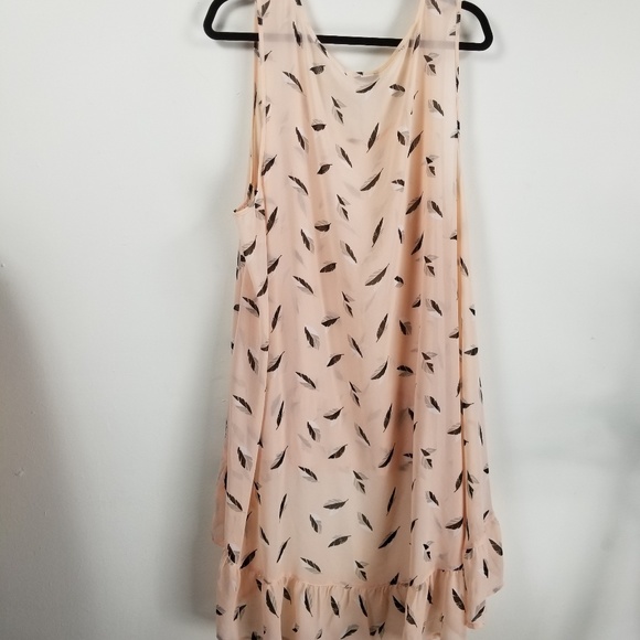 Torrid sleeveless chiffon feather print tank 4x - Picture 2 of 3